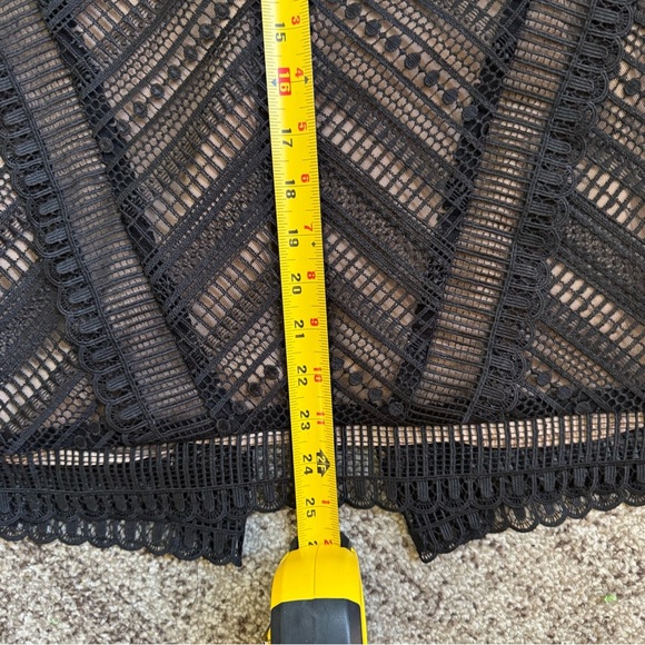 WHITE HOUSE BLACK MARKET BLACK LACE PENCIL SKIRT NWT SIZE 4 - Picture 9 of 12